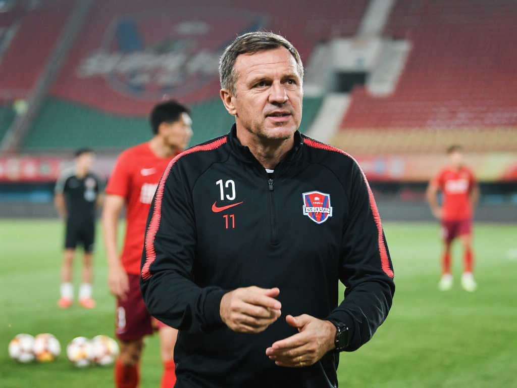 斯卢茨基:赛程密集,朱辰杰已备战4月6场比赛 面对严苛的赛程,科学的管理是主教练和球队